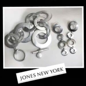 JNY JONES NEW YORK  BRACELET AND EARRINGS SET